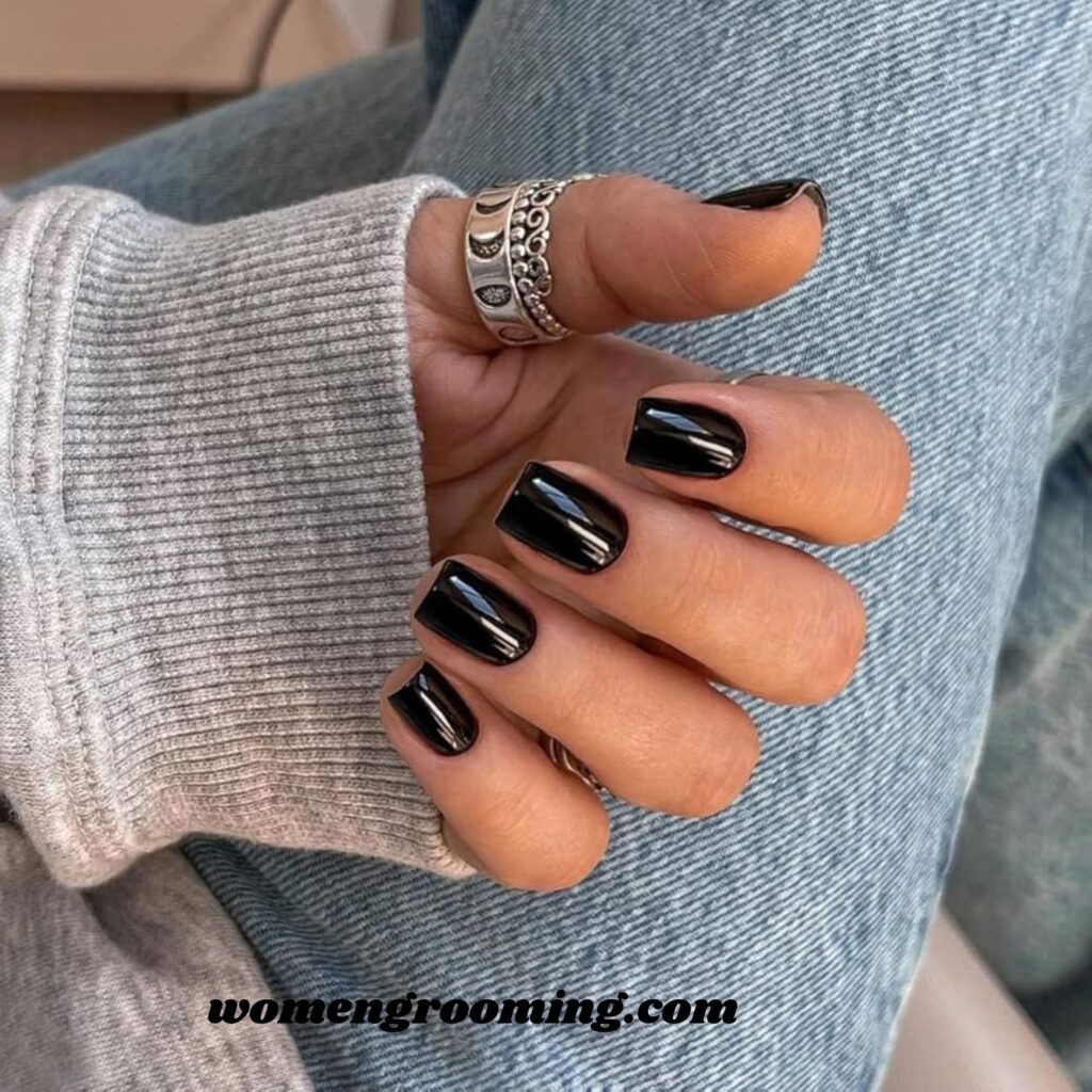 Glossy Black Short Nails