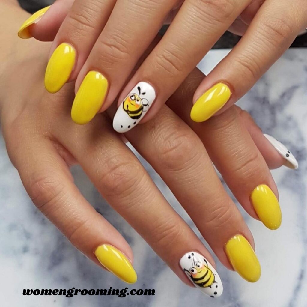 Bee Accent Nails