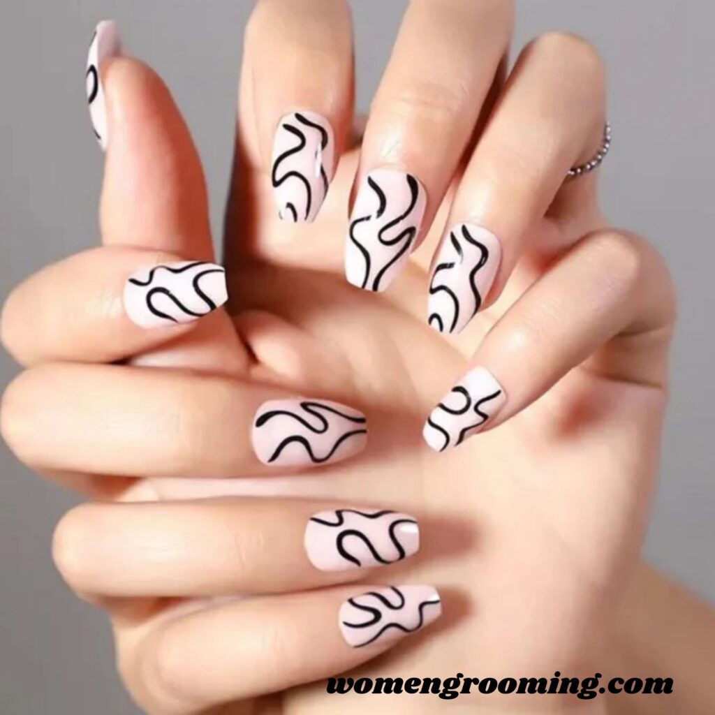 Bold Line Art Nails (1)